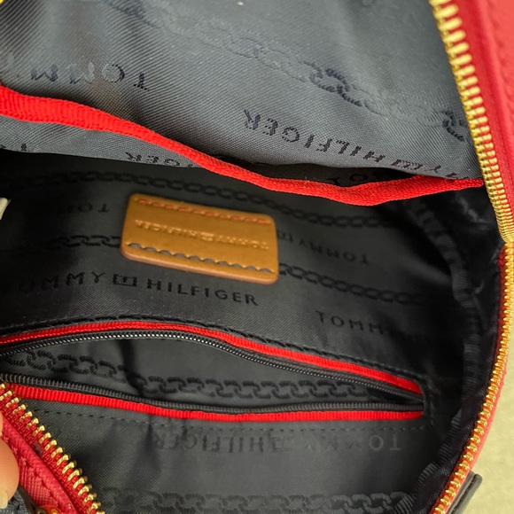 ❌❌SOLD❌❌ Tommy crossbody round bag - Picture 5 of 6